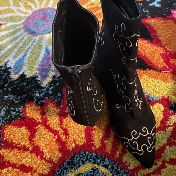 Mid Night Velvet Elegant Black Embroidered Women's Boots - Picture 3 of 4